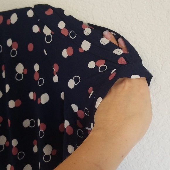 Top - Picture 2 of 4